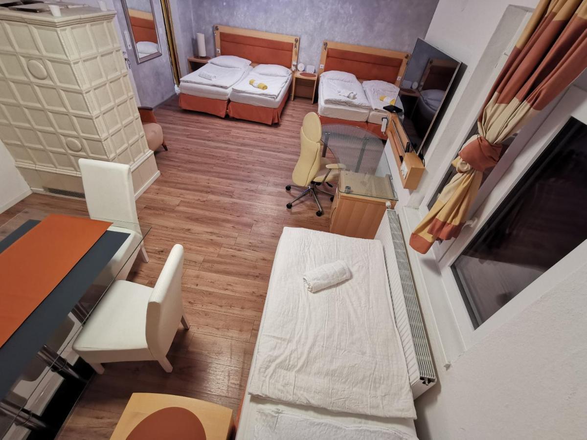Pension Foehrenhain Gerasdorf bei Wien Luaran gambar