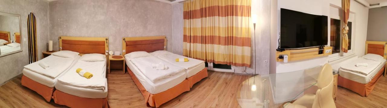 Pension Foehrenhain Gerasdorf bei Wien Luaran gambar
