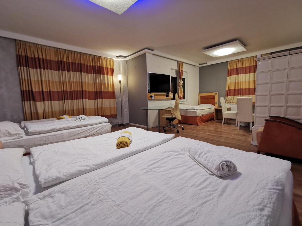 Pension Foehrenhain Gerasdorf bei Wien Luaran gambar
