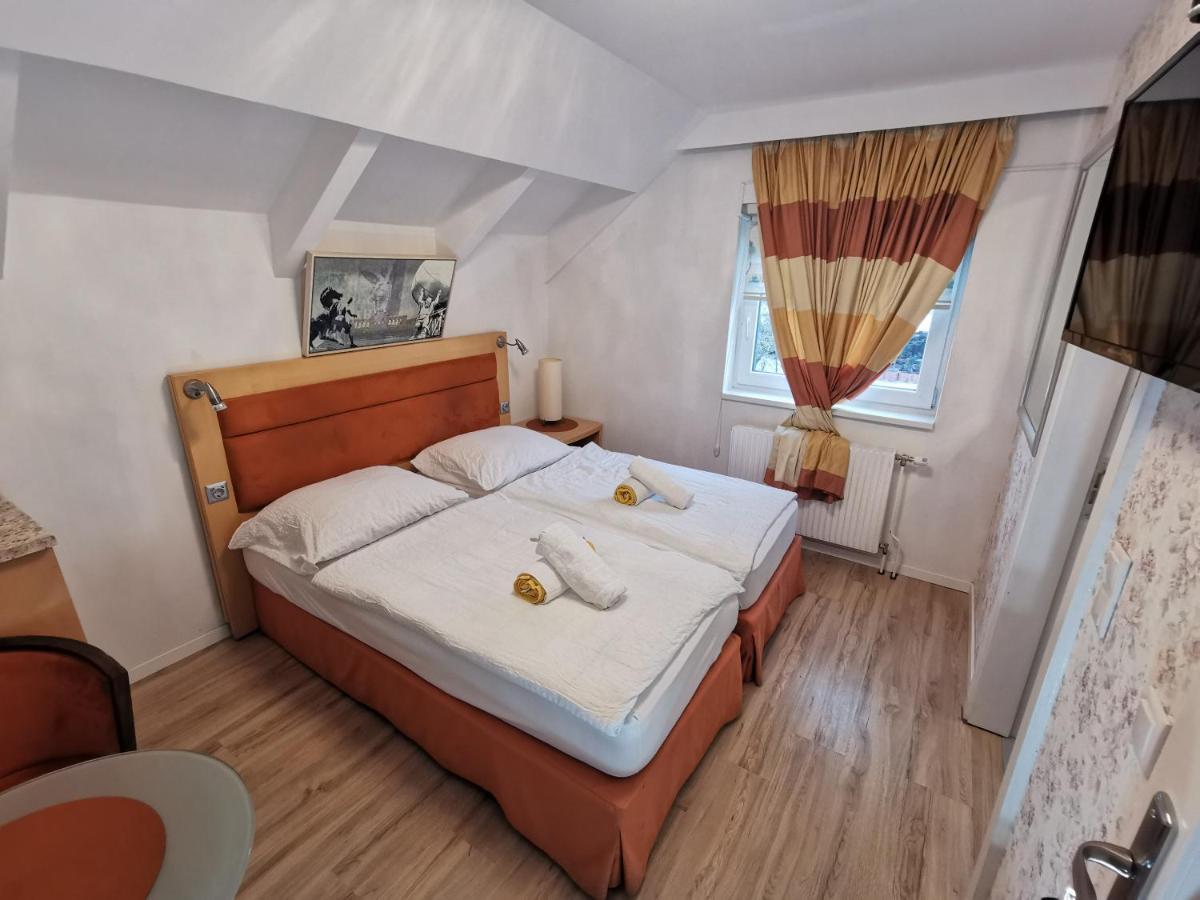 Pension Foehrenhain Gerasdorf bei Wien Luaran gambar