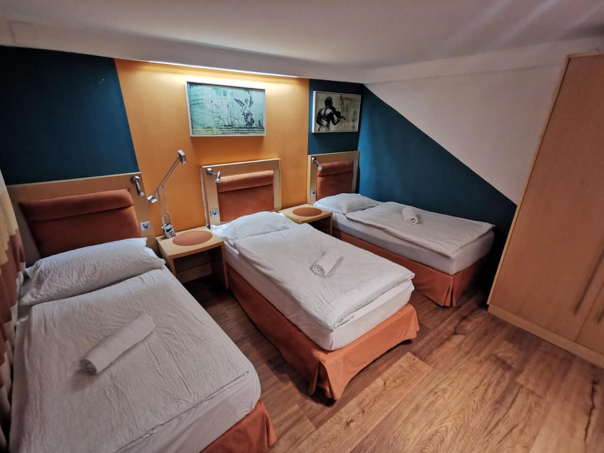 Pension Foehrenhain Gerasdorf bei Wien Luaran gambar