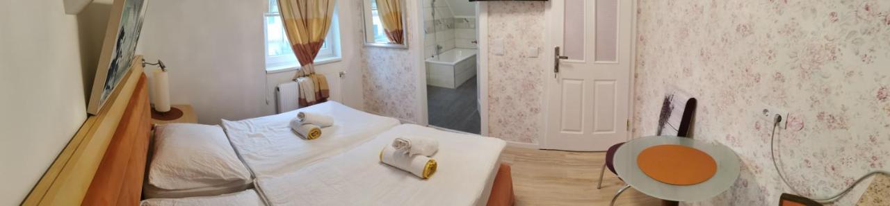 Pension Foehrenhain Gerasdorf bei Wien Luaran gambar
